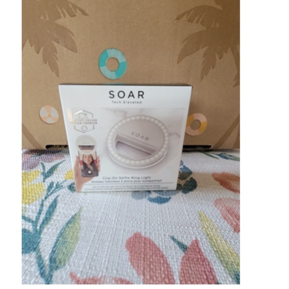 fabfitfun bundle -selfie light, pedicure, ice tray - Picture 3 of 5